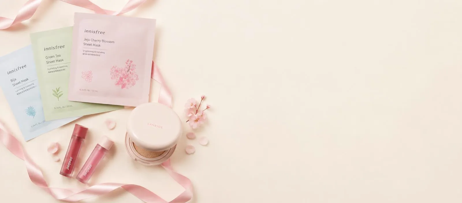 Mascarillas, tintas y cushion coreanos con cinta rosada